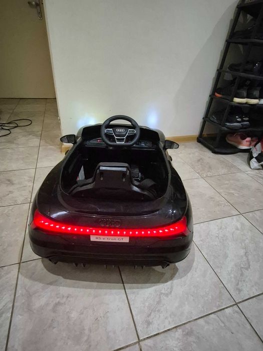 Акумулаторна кола Audi RS E–tron