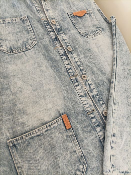 Джинсовая с капюшоном без рукава  немного высше колены размер 54-56