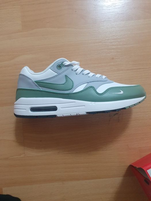 Продаются кроссовки