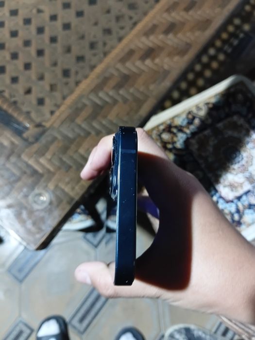 Продам Iphone 13