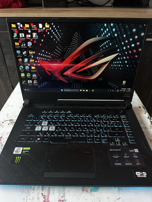 Геймърски лаптоп Asus Rog Strix G15