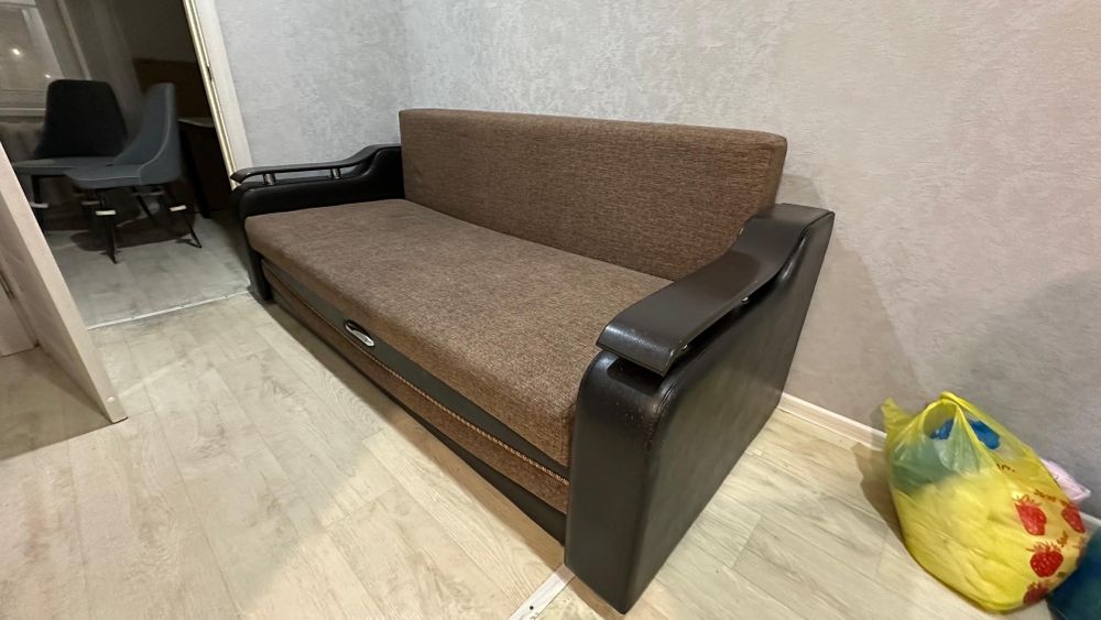 Срочно продаётся диван