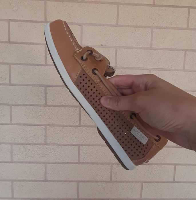 Продаю кожаную женской туфли