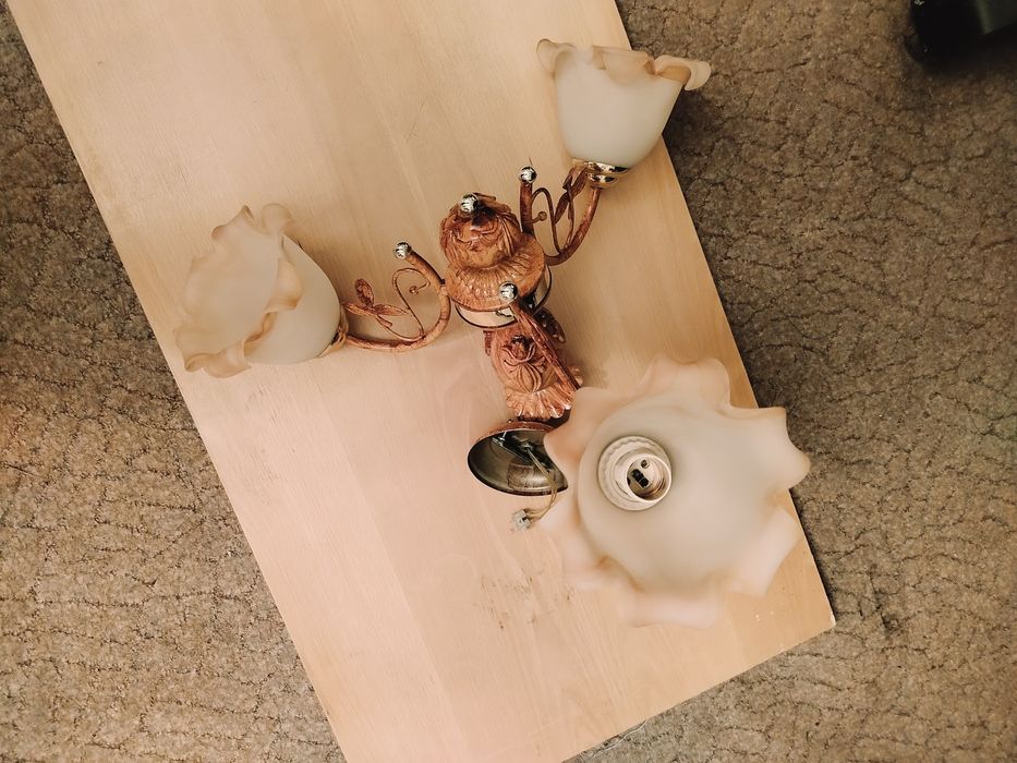 Люстра 3-рожковая продаю