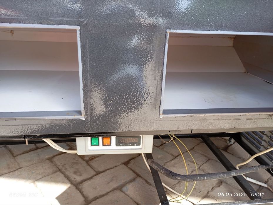 Холодильник витрина азин