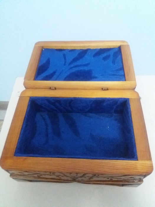 Шкатулка    из    дерева.