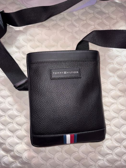 Оригинална мъжка чанта tommy hilfiger