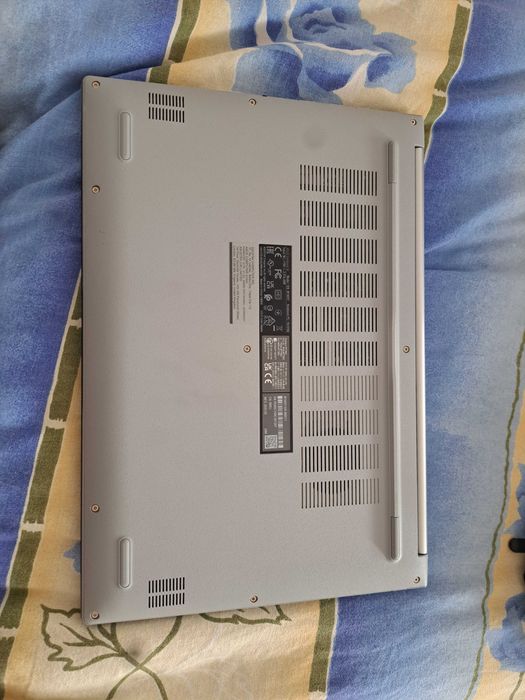 чисто нов лаптоп Asus Vivobook + оригинално зарядно