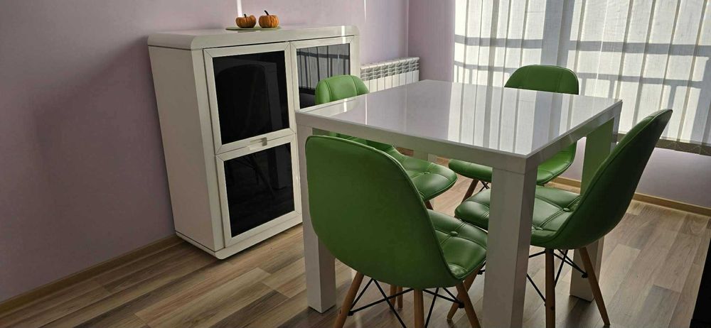 Маса + 4 Стола + Шкаф