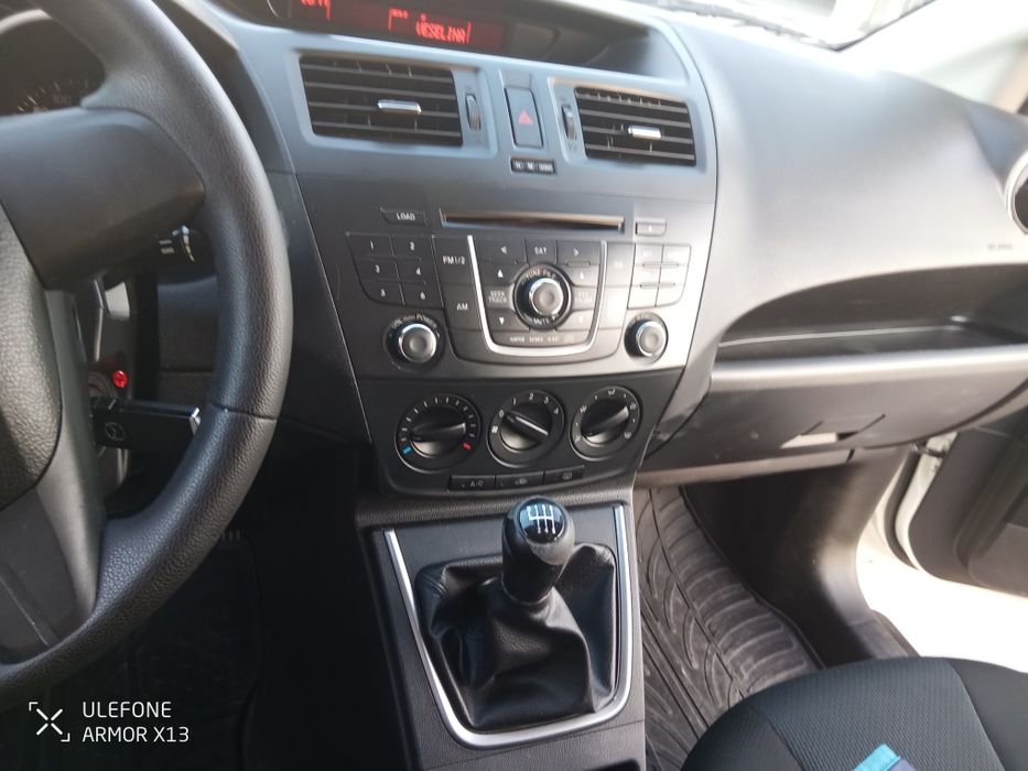 Лек автомобил Мазда 5