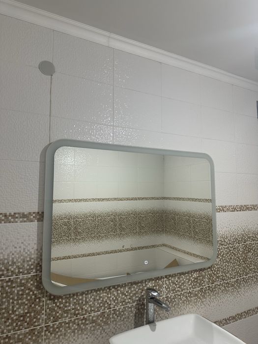 Продам зеркало с подсветкой