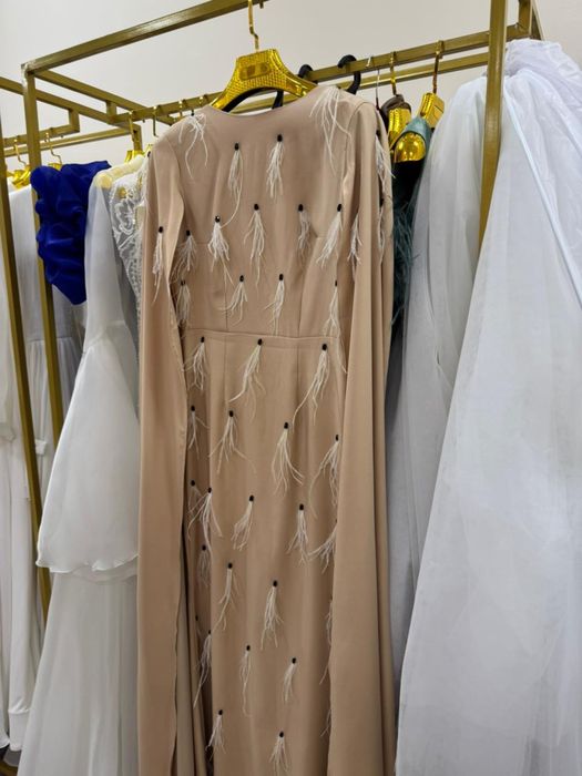 Платья вечерние на продажу