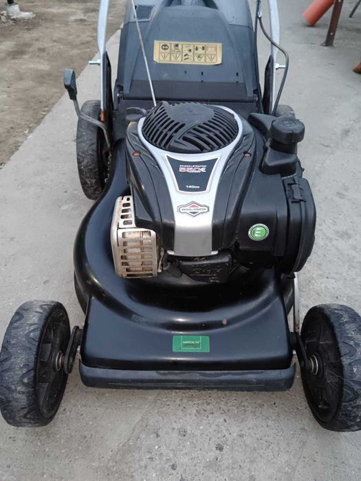 Masina de tuns gazonul si foarfeca gard viu Stihl HSE71