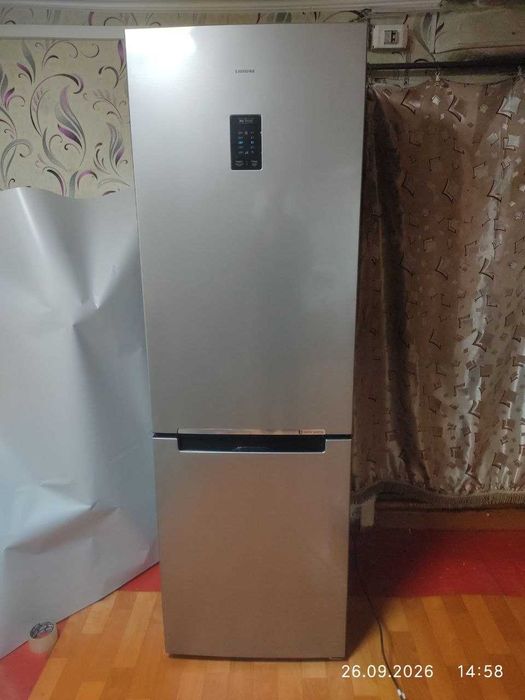 Продам холодильник Samsung RB33A32N0SA