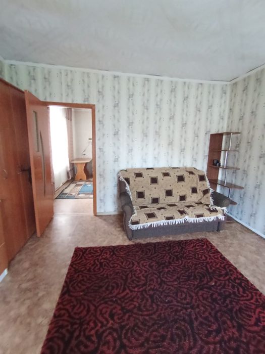 Сдам дом благоустроенный во дворе с хозяевами