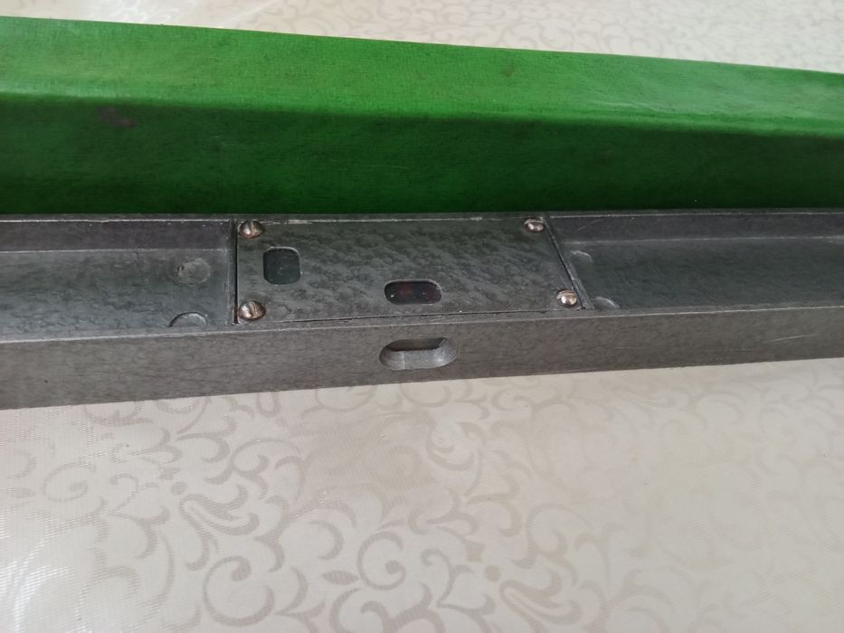 Уровень , ножницы Зингер , надфиля алмазные  , тиски СССР