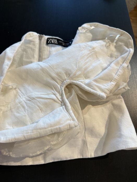 Ефвктен Топ Zara с цвете