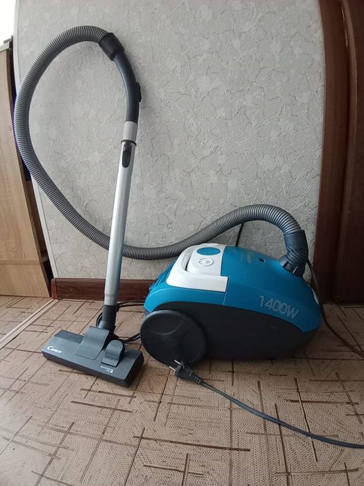 Пылесос бытовой.