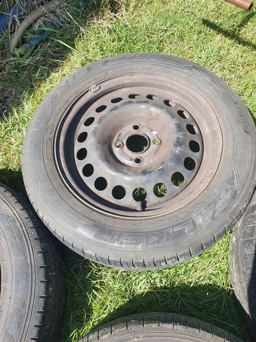 Cauciucuri de iarnă cu jante et49  195 60 r15