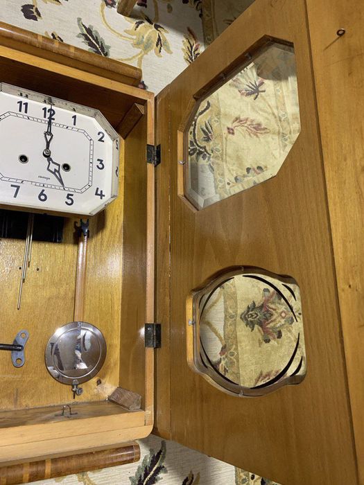 Продам настенные часы