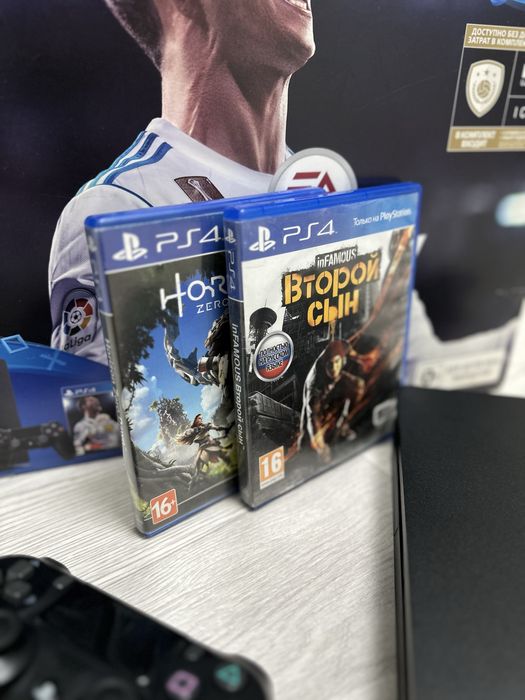 Sony PlayStation 4, 1 TB New.