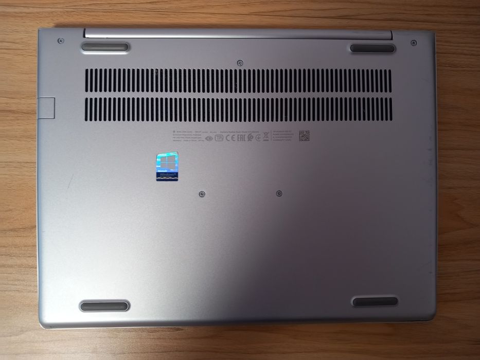 Продавам лаптоп HP Probook 430 G7 с Тъчскрийн (ПЕРФЕКТЕН)