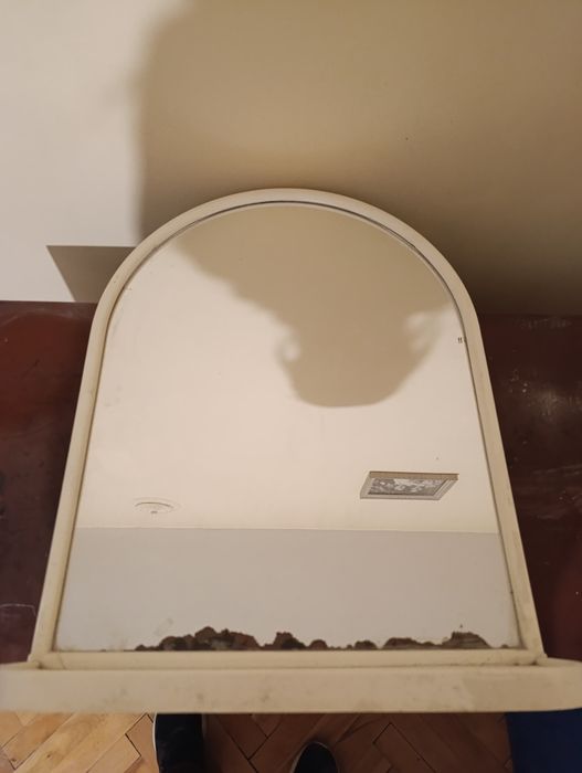 Подарява се огледало