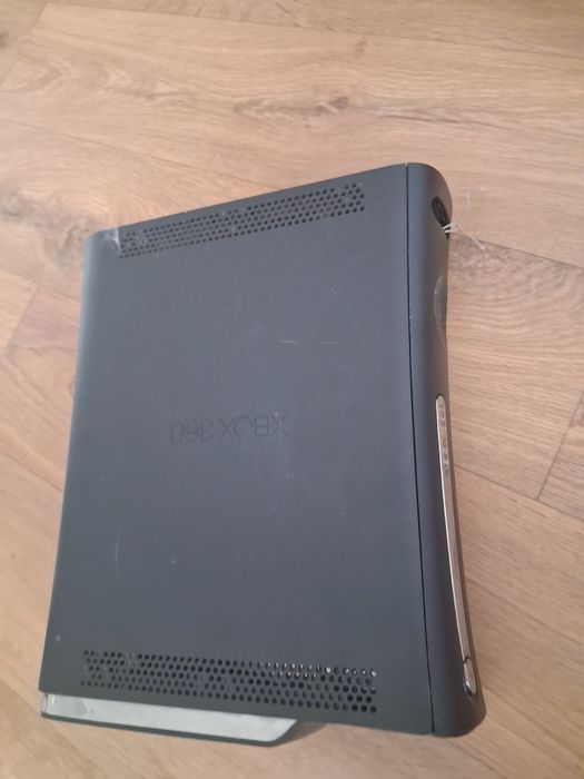 Продам Xbox360 FAT в идеальном состоянии