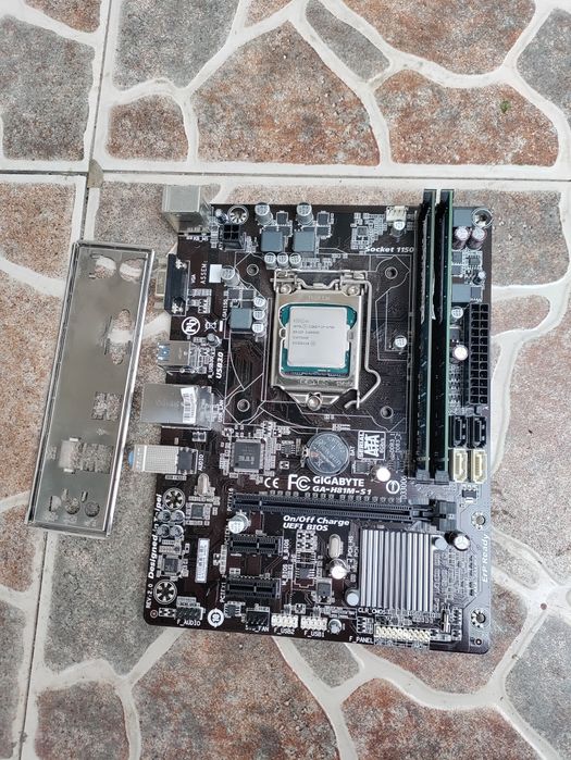 I7 4790+ gigabyte GA-H81M-S1 + 16gb ram