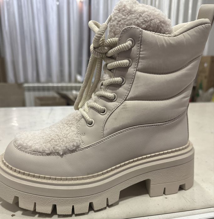 Продам женские ботинки