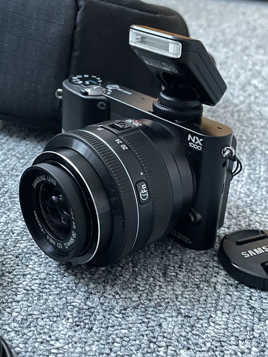 Camera foto digitala SAMSUNG NX1000 Black, 14.2MP CCD, 5x Optical Zoom, 16GB,