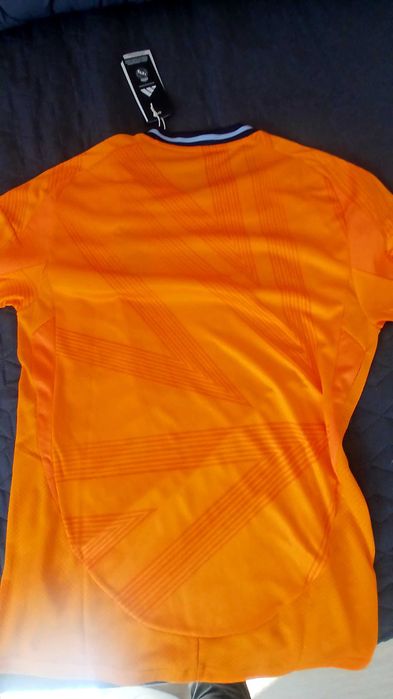 Оранжева тениска на Real madrid
