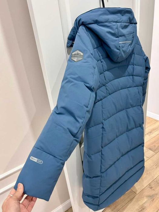 Продаю женский пуховик MERRELL