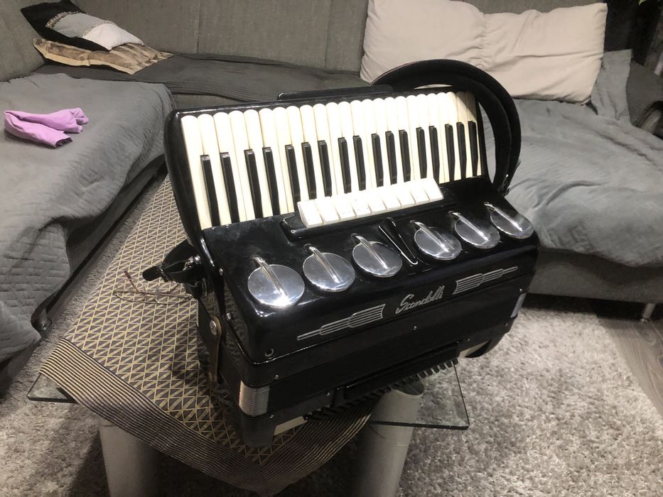 Hohner IV Atlantic de luxe si Scandalli 120 basi ca Nou!