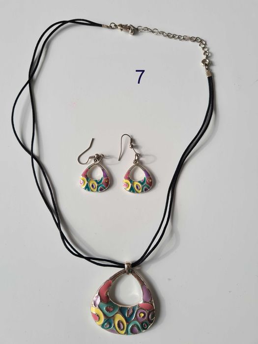 Аксесоари - обеци, колиета, и др.