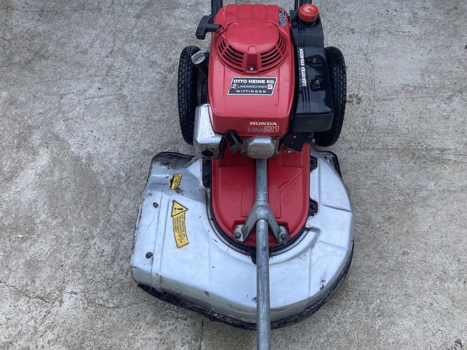 Префесионална косачка Honda UM21