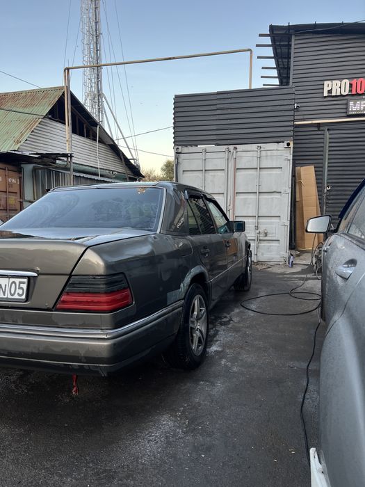 Продам мерс 124 е200