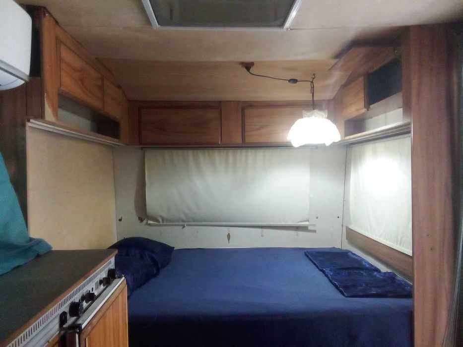 Продава каравана в Кариани, на 100 м. от брега- 8000 евро