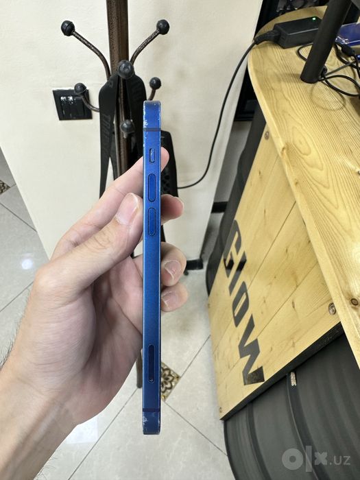 iPhone 12 64 гб память