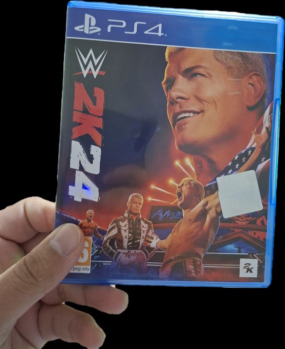 Vând Play station 4