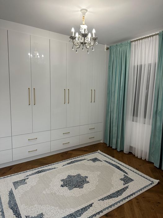 De vânzare apartament 3 camere