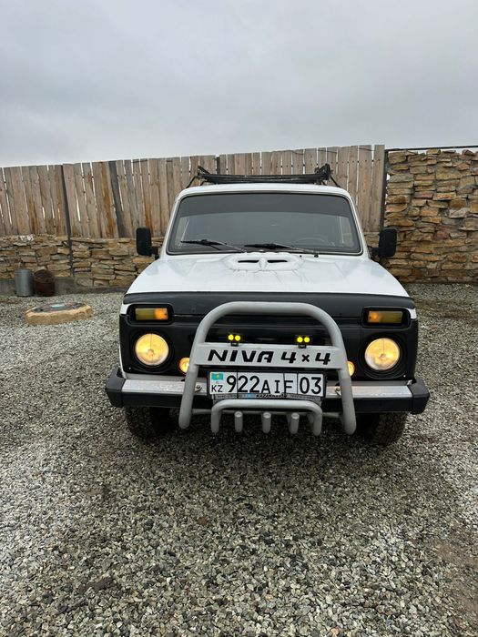 Продам ниву 21213 легенда  прицеп