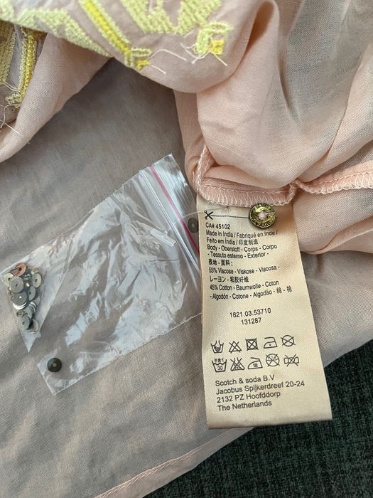 Блуза с бродерия и паети