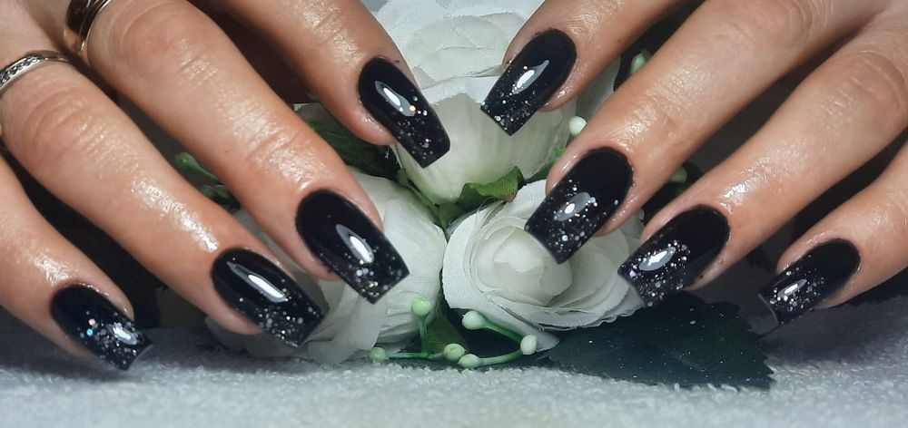 Unghii cu gel și semi