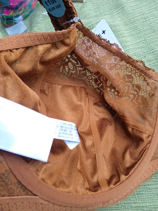 НОВ сутиен KIABI, размер 95F