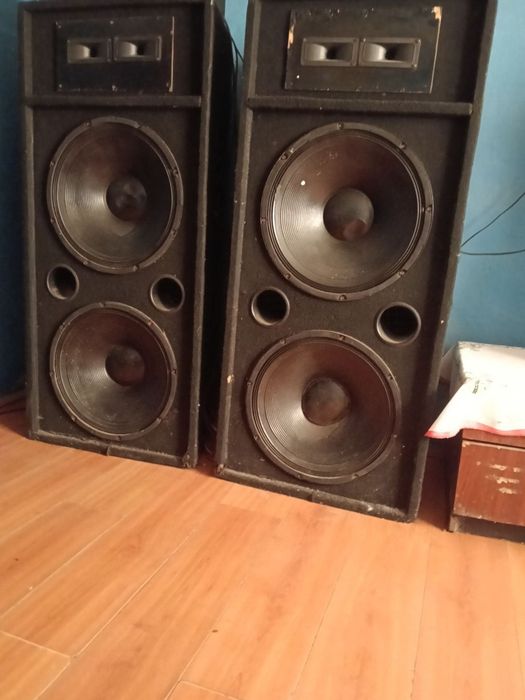 Set 2 boxe audio + amplificator 2×200 W – set complet