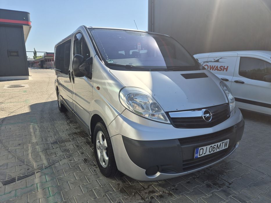 Opel Vivaro 9 locuri