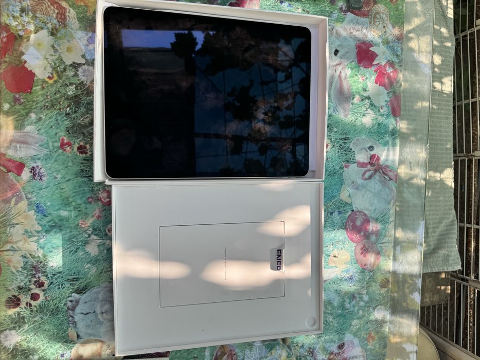 Vand Ipad air 13 inch m4 wifi +cellular 256Gb culoarea star light