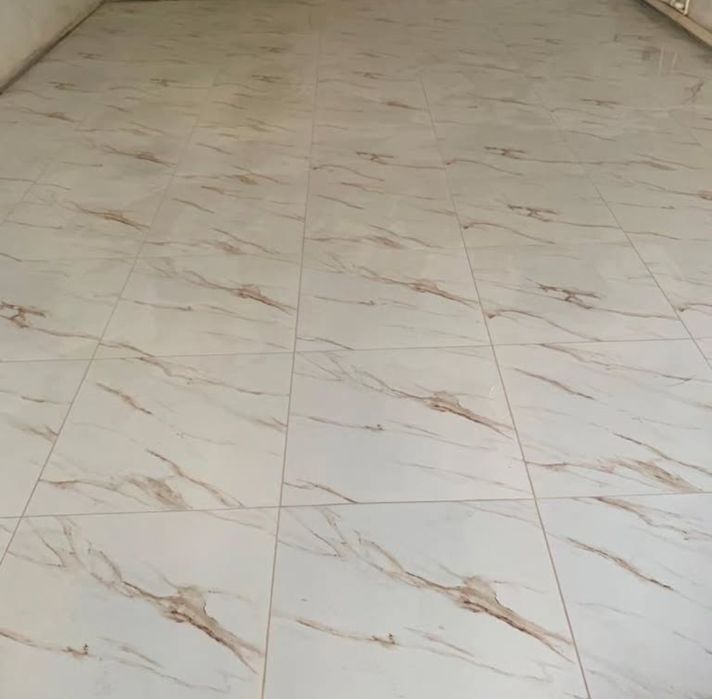 Кафельщик, керамагранит широкоформатный.