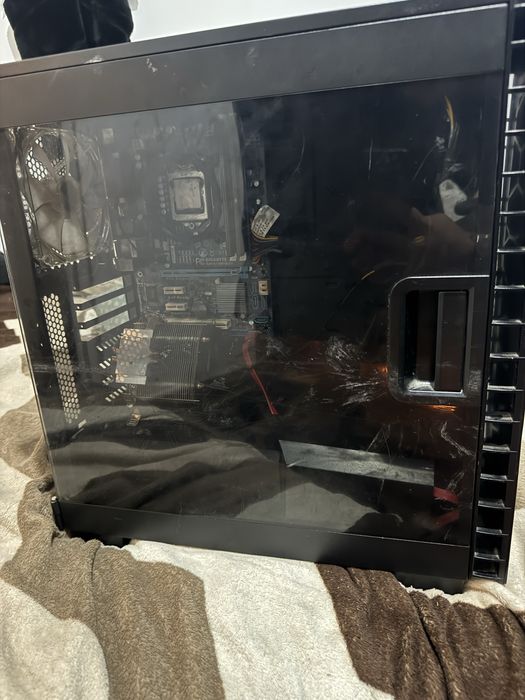 Carcasa pc gaming+3 fanuri rgb